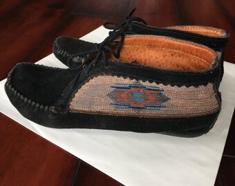 Minnetonka Moccasin Bootie 10 Womens