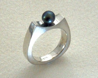 Ring sterling silver modern 925 with Black Pearl