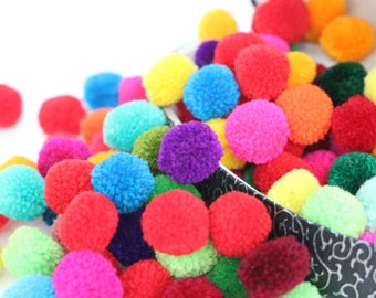 100 Pieces Colorful Yarn Pom Poms Jewelry Making / Decoration Party