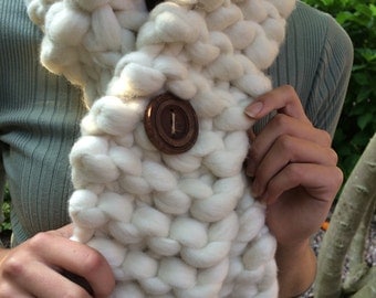 Short Crossover Scarf with Handmade wooden button - Chunky Merino Wool & adjustable - Chunky Knit Scarf