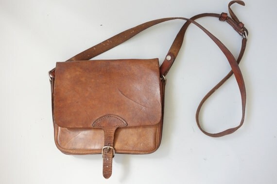 Small cross body leather purse 1970 by cubevintage