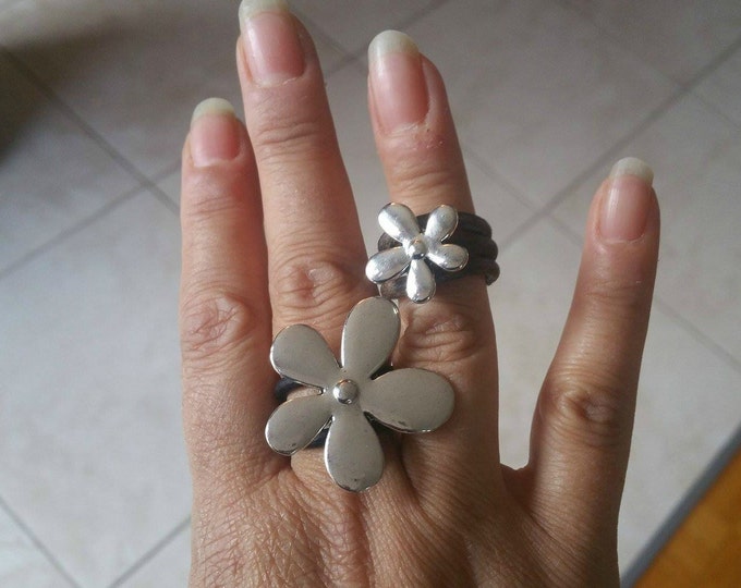 Flower ring, leather ring, women ring, boho ring, bohemian ring, Women flower ring ,feminine ring, unique ring, customizable ring, uno de 50