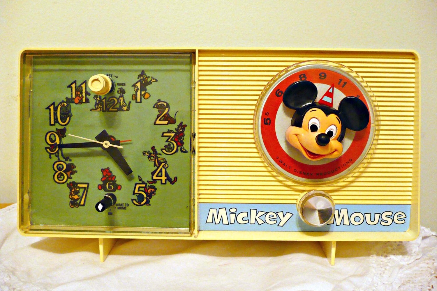 Vintage Mickey Mouse Clock Radio AM Only Still Works