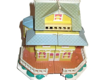 pocket dollhouse