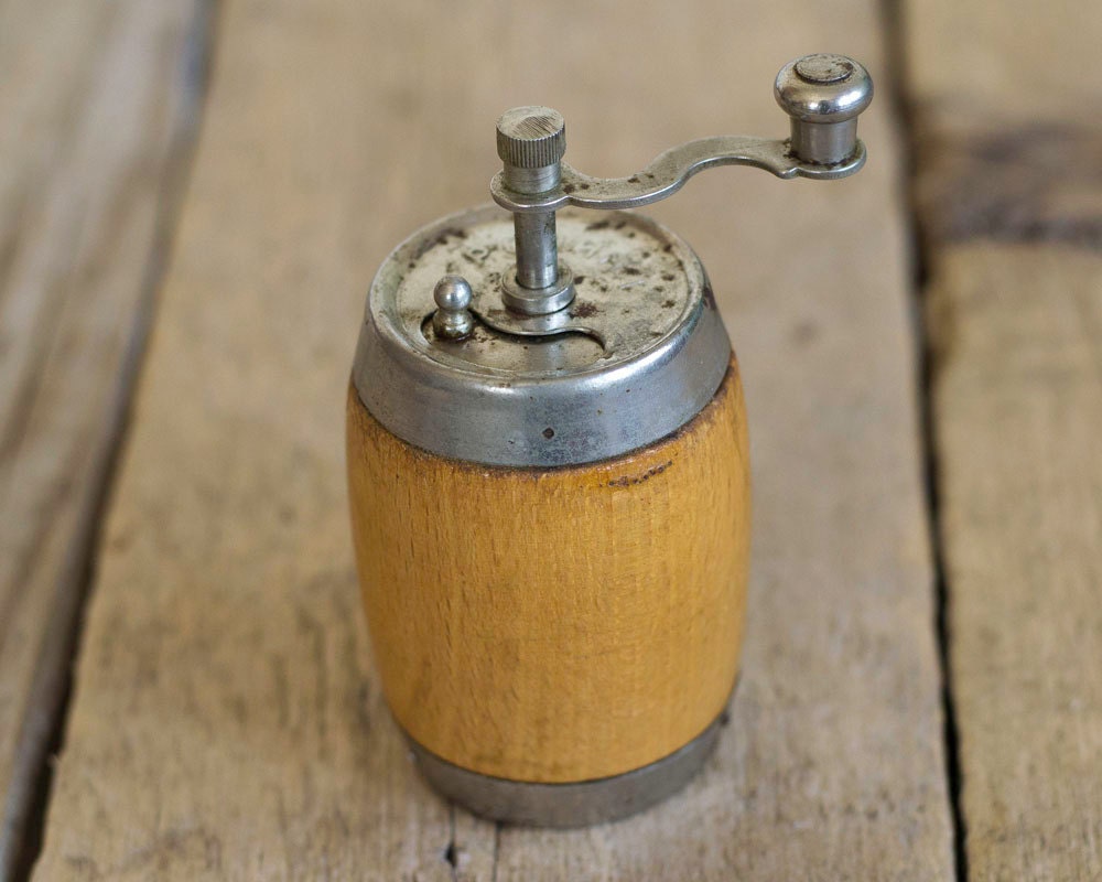 Vintage Wooden Pepper Mill Barrel Shape Pepper Grinder