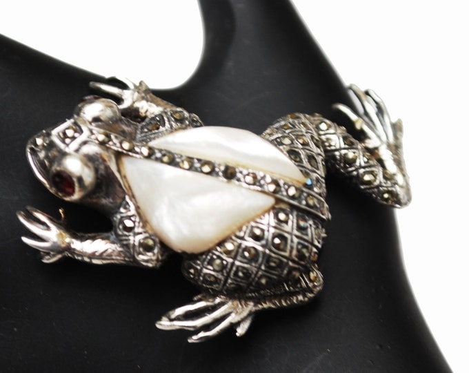 Frog Brooch Marcasite silver and mother of pearl Jelly belly reptile pin