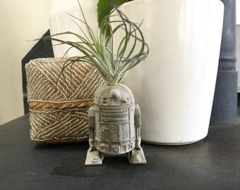 Small R2D2 Air Plant Holder - Concrete Paperweight - Magnet - Decorative Object - Star Wars Fan Art