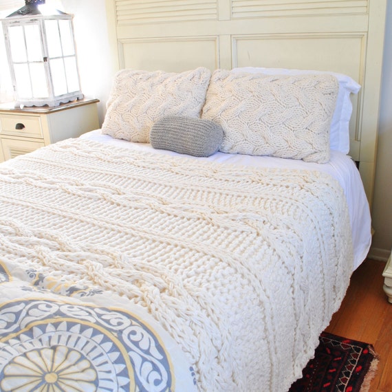 IN STOCK SALE Queen Size Chunky Cable Knit Blanket in Cream