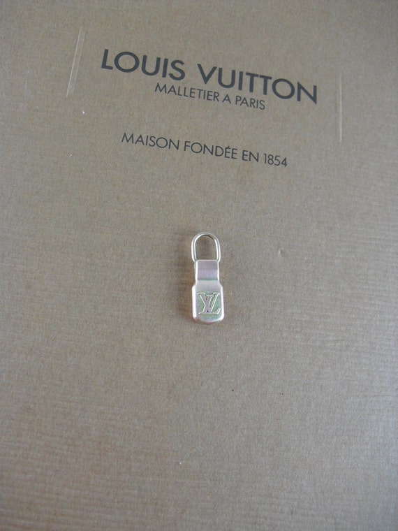 Louis Vuitton Zipper Pull Ykk