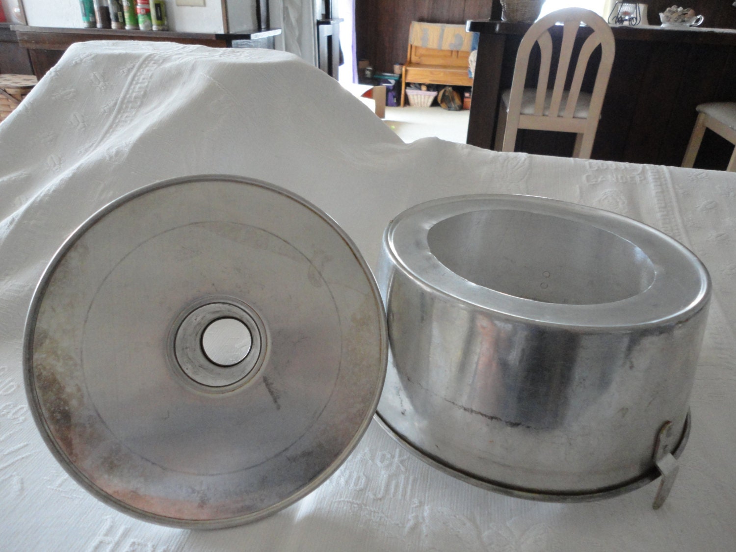 Comet Round Aluminum Bundt Angel Food Cake Pan 2 Piece Vintage