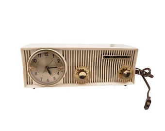 1957 Motorola Clock Radio, Model # 57CS, Tan Plastic, AM, Vintage Tube Radio