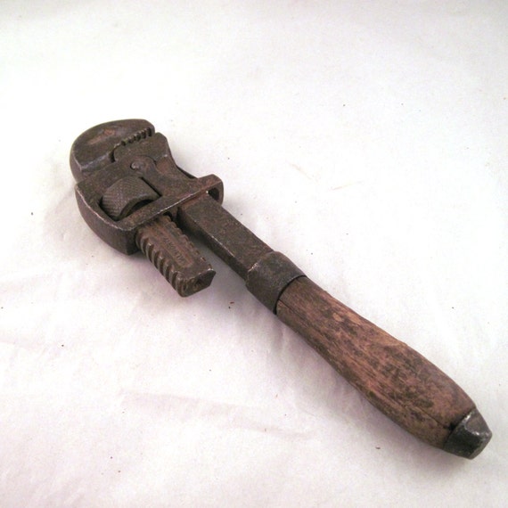 Antique Pipe Wrench Primitive Rustic Walworth Size 8