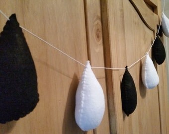 Monochrome Raindrop garland. Nursery garland