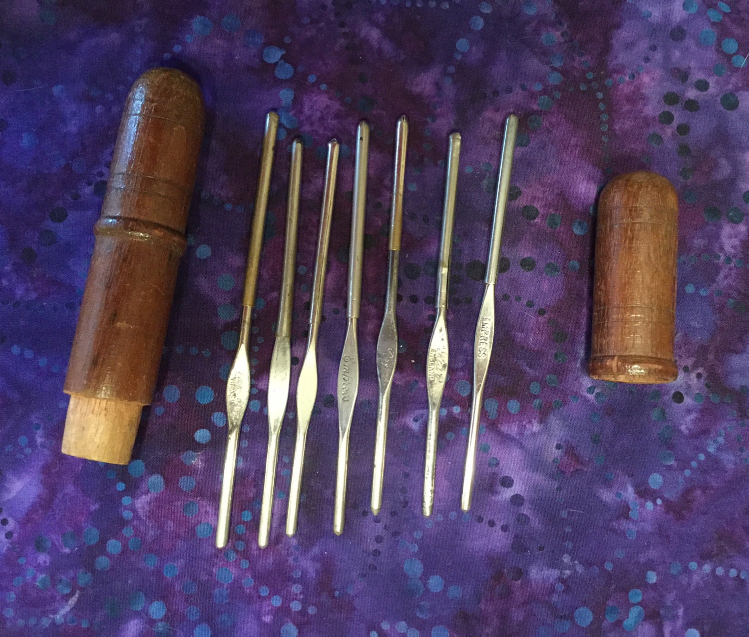 7 Vintage Crochet Hooks, Needles, in wooden "Cigar" shaped case by