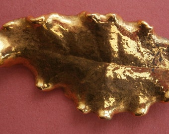 B471) A lovely vintage gold tone dipped metal tree leaf brooch