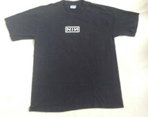 nails shirt band
