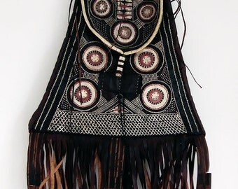 Petite tassoufra de Mauritanie, Sahara, art traditionnel des touaregs, sac d'homme en cuir décoré de motifs peints et brodé
