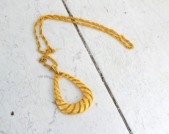 1960s Gold Doorknocker Pendant Necklace