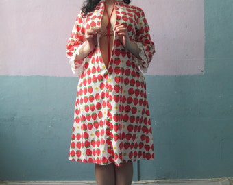 Vtg Strawberry & Daisy Print House Dress / Glam Lounge / Frills