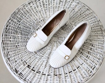 1960's white cut out loafers / 5.5