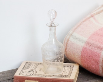 Carafe à eau pour le chevet décorée, french vintage