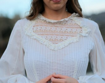 HONEYCOMB Vintage 1970's Wedding Gown Prairie Bridal Cream Boho Gunne Sax Style