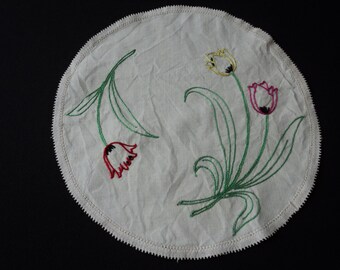 French vintage embroidered linen doily (03296)