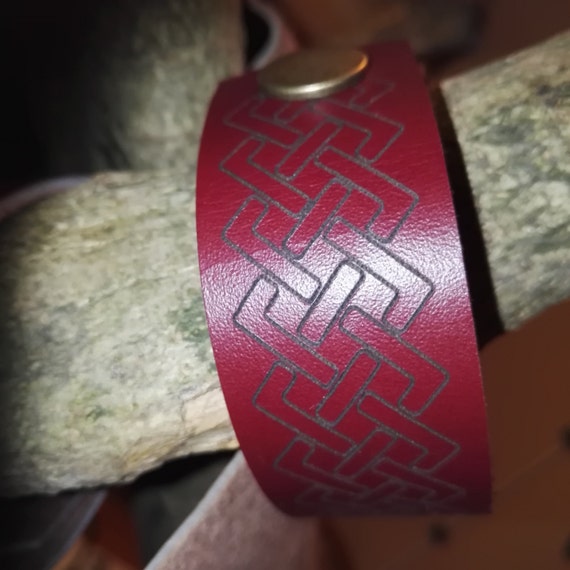 Handmade unique Norse engraved Burgundy leather wrist cuff pagan celtic Viking mythology #gifts