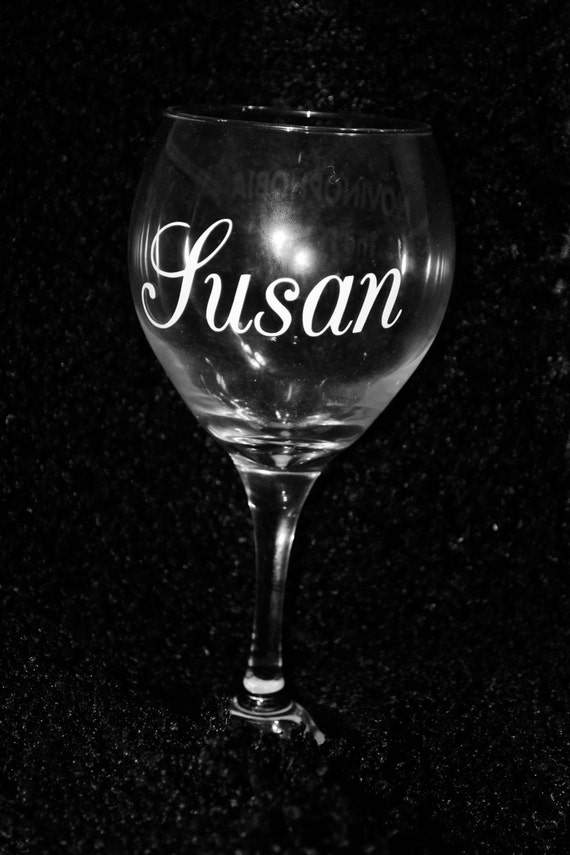 Personalized Wine Glass Names by ScarftasticCreations on Etsy