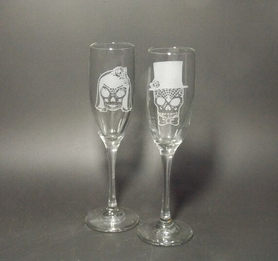 Sugar Skull Bride and Groom Champagne Flute Set - Bridal Champagne Flute Set -Toasting Champagne Flutes - Bridal Glasses -Wedding Glass Set