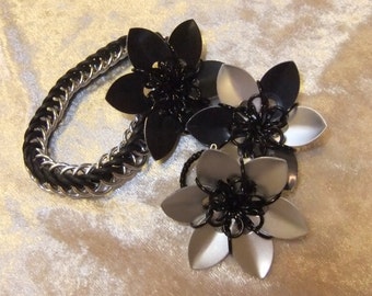 Black and silver scale handflower