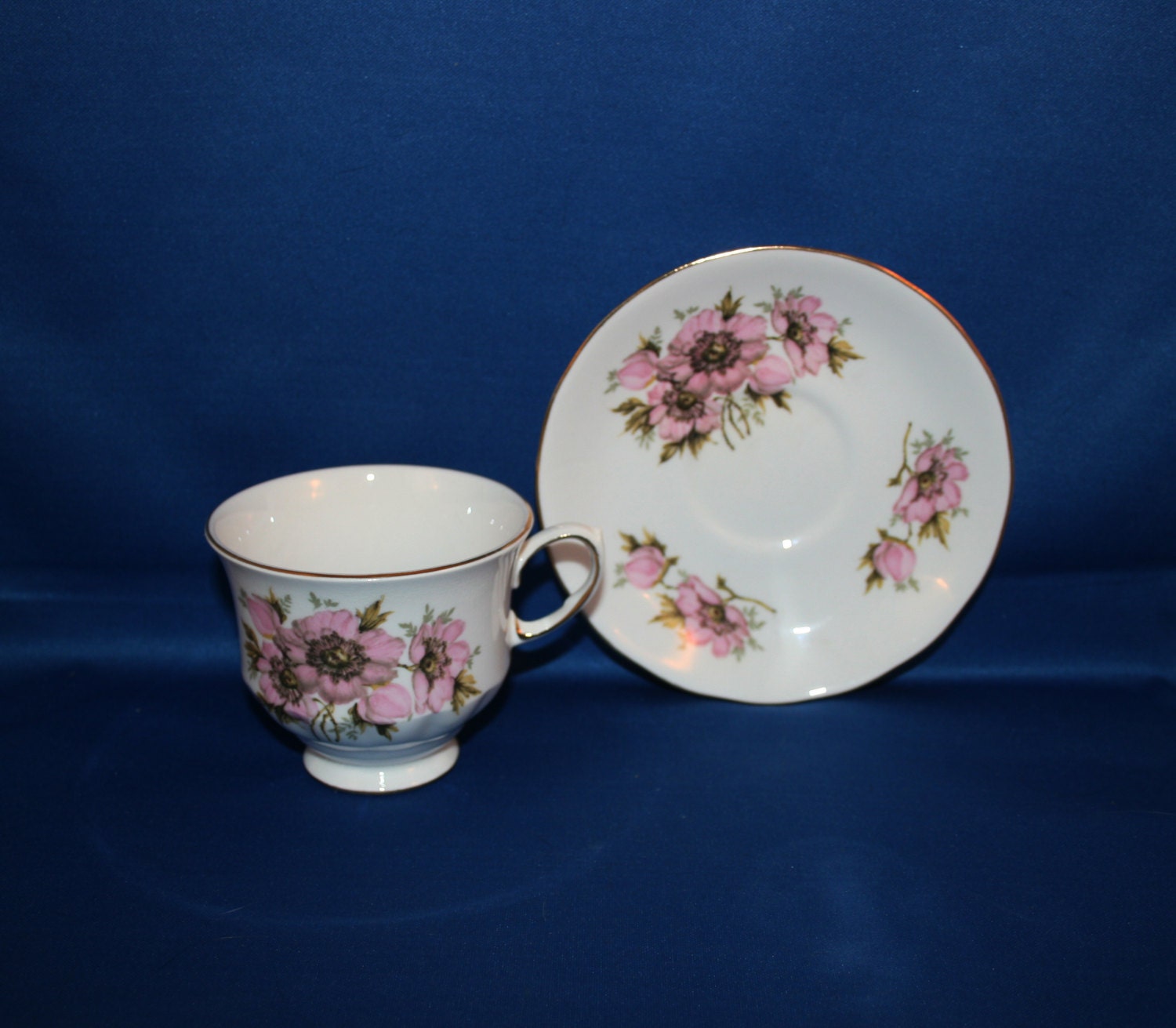 vintage-queen-anne-bone-china-tea-cup-and-saucer-pattern-8470-ridgway