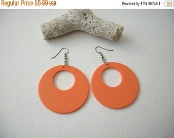 ON SALE Retro 1960s Chunky Orange Plastic Earrings 72416