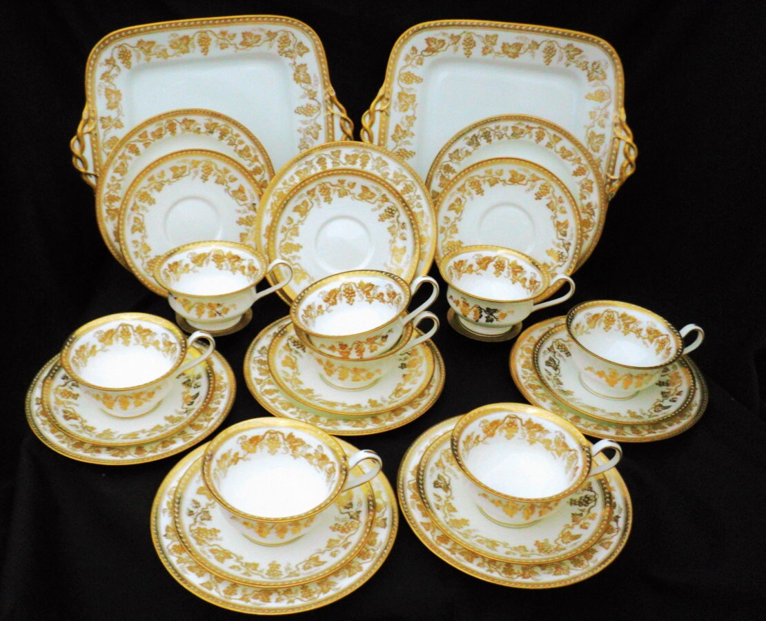 TEA SERVICE for 8 Antique Wedgwood gold gilt grape vine tea