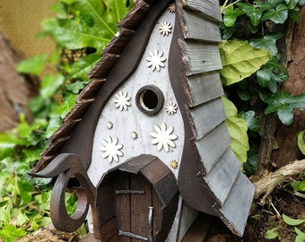 Creaky lodge birdhouse/bird house /handmade /Garden art /bird houses /birdhouses