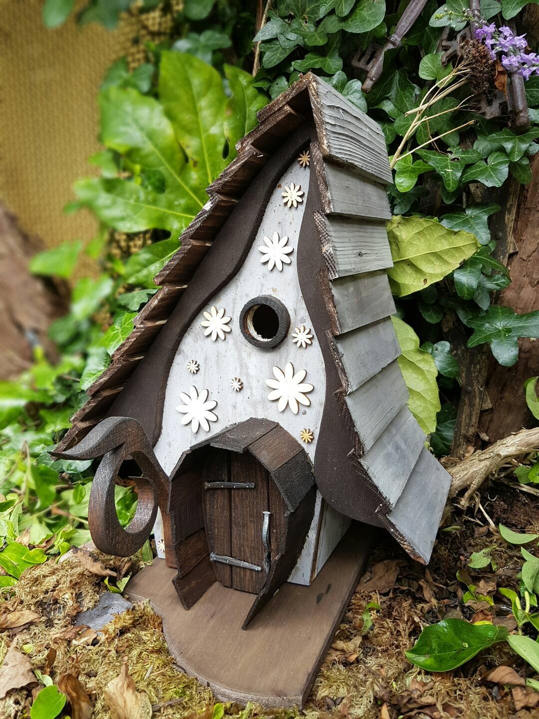 Creaky lodge birdhouse\/bird house \/handmade \/Garden art \/bird