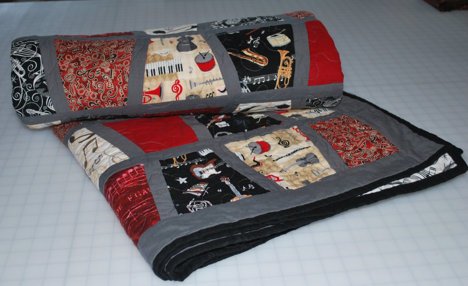 tumbler-quilt-music-quilt-queen-size-quilt