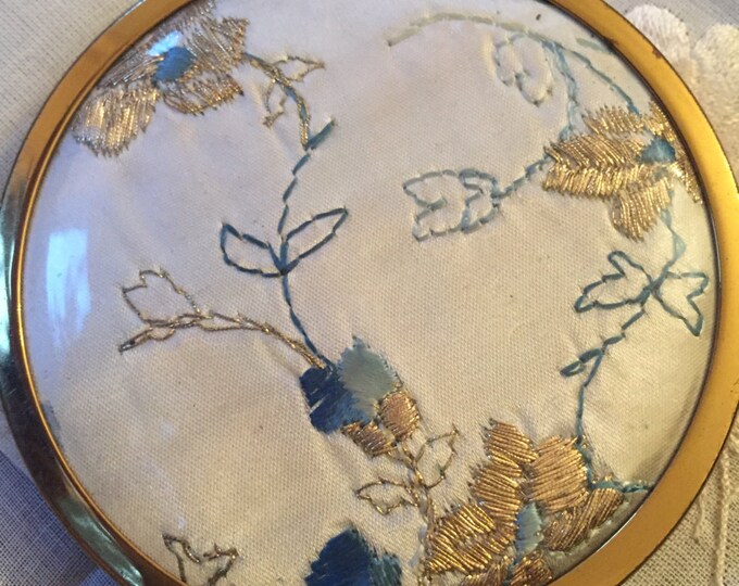 Vintage Powder Compact. Embroidered Covered Lid Compact