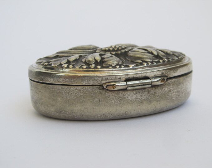 Vintage pill box, small travel box for trinkets, jewelry, paper inlaid snuff box. Acanthus leaf metal box