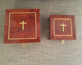 Nesting keepsake boxes with clasp