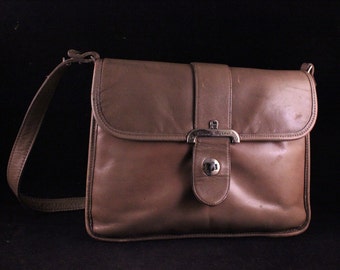 Vintage Ecru Tan Leather Etienne Aigner Purse/Handbag with Shoulder Strap