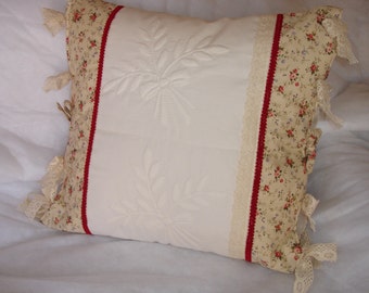 Housse de coussin romantique imprimé fleuri et boutis
