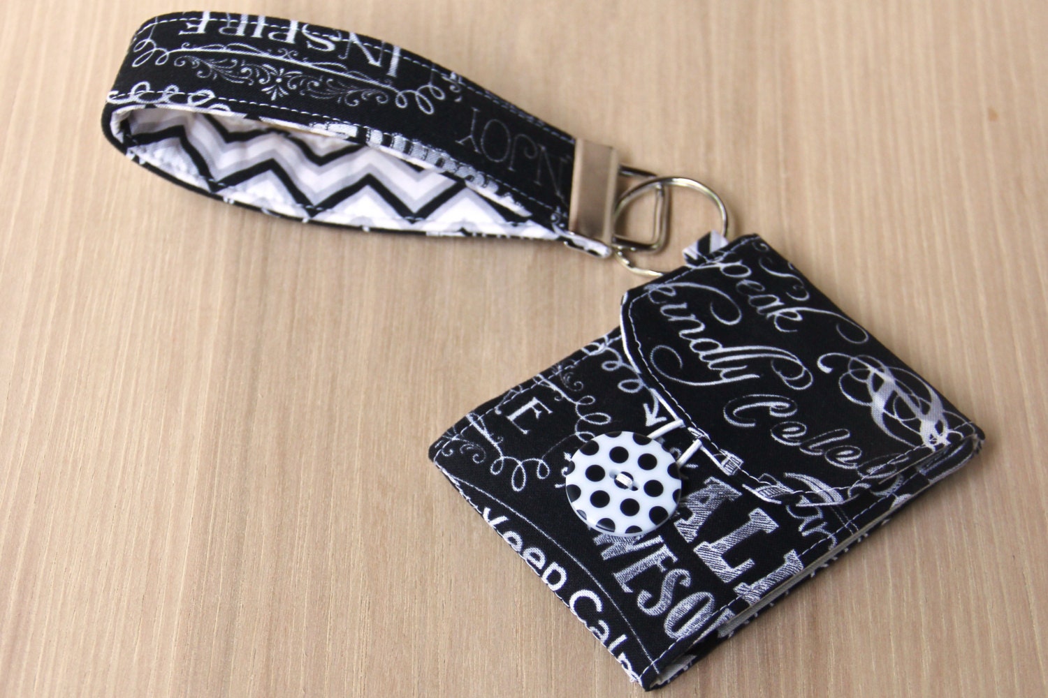 mini wristlet wallet