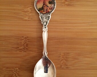 Euro Disney 1992 metal argenté Souvenir Spoon Disney castle.