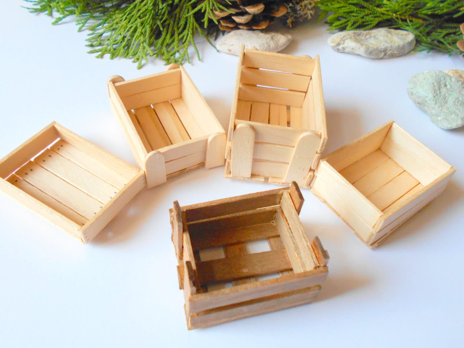 Ящик из деревянных палочек