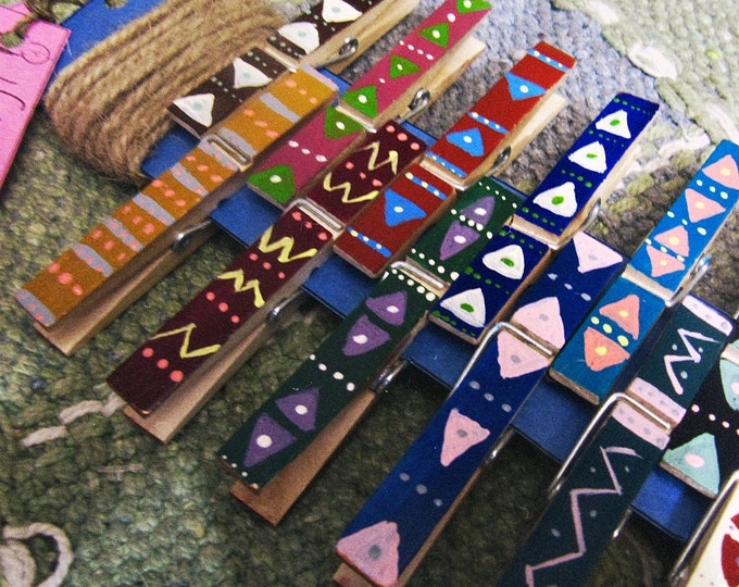 Boho Clothespins Photo Display - Aztec Pattern - Clothespins Photo Frame - Photo Clothesline Kit - Photos Display Kit - Gypsy Nursery Decor