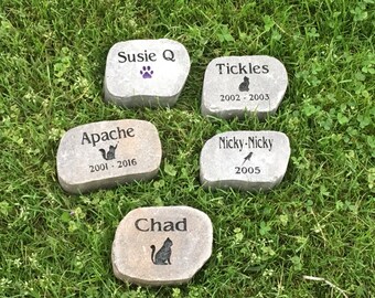 Personalized pet memorial stone Customize Text and images the way you want (Thick quality concrete no plastic resin used)