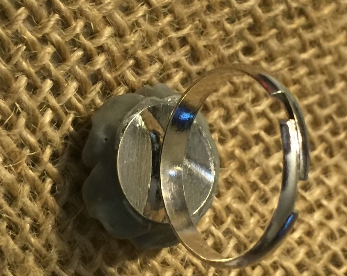 Gray flower ring