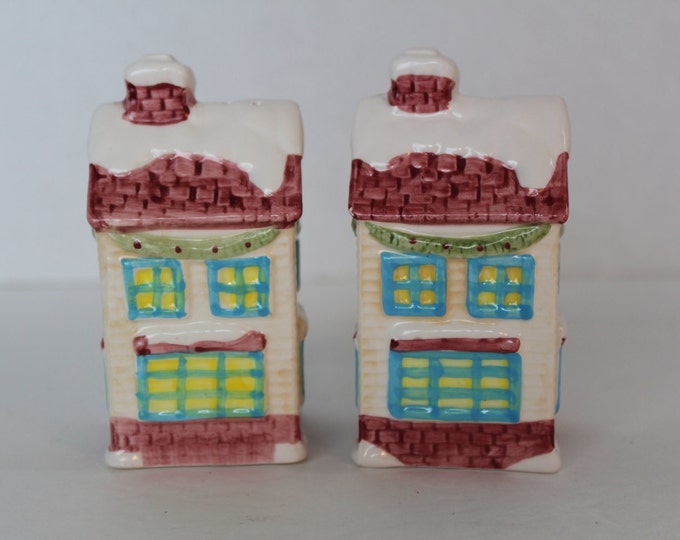 Vintage Cottage House Salt and Pepper Shakers, Kitchen Collectible