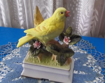 Towle Musical Yellow Bird Figurine Fine Porcelain Bisque Finch